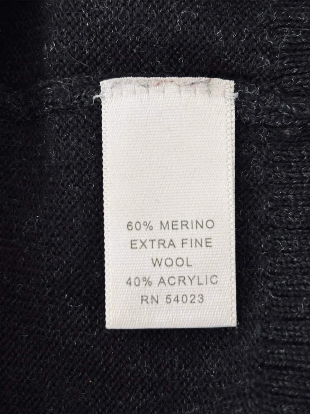 Men's Banana Republic Extra Fine Merino Wool Sweater. 1/2 zip collar snap button